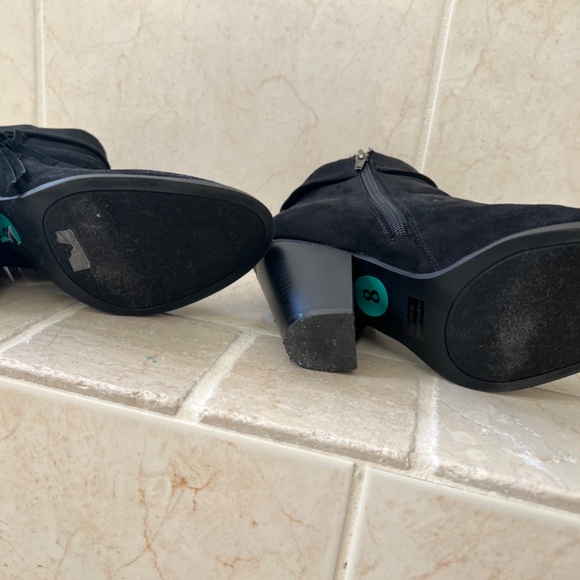 Ladies black suede boots - Picture 2 of 2